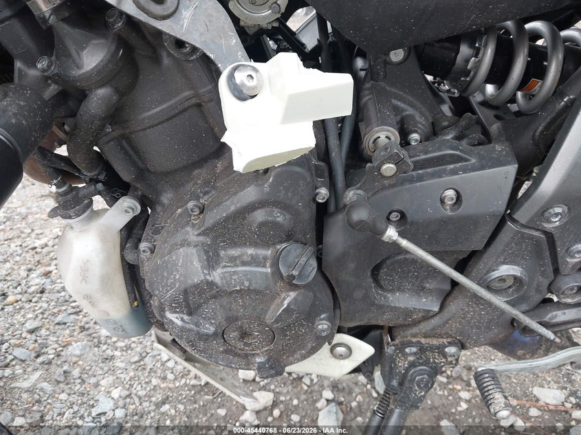 2022 Yamaha Yzf VIN JYARM38E5NA001400 IAAI salvage auction — RIGHT SIDE, Salvage (Virginia), sold $1,675 on 2026-07-14 (photo 9)
