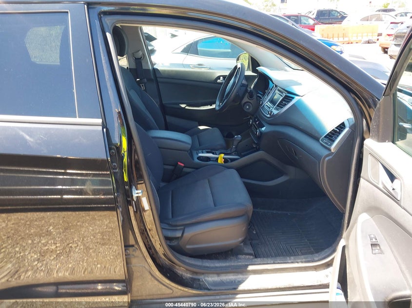 2017 Hyundai Tucson VIN KM8J3CA4XHU520270 IAAI salvage auction — NORMAL WEAR, Clear (Illinois), sold $2,250 on 2026-07-08 (photo 5)