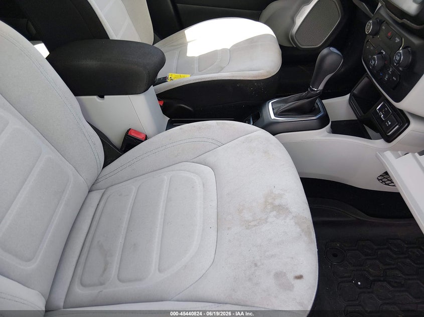 2018 Jeep Renegade VIN ZACCJABB7JPH23872 IAAI salvage auction — NORMAL WEAR, Clear (Maryland), sold $2,150 on 2026-07-30 (photo 5)
