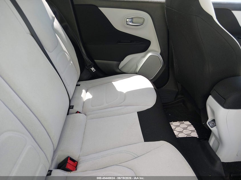 2018 Jeep Renegade VIN ZACCJABB7JPH23872 IAAI salvage auction — NORMAL WEAR, Clear (Maryland), sold $2,150 on 2026-07-30 (photo 8)