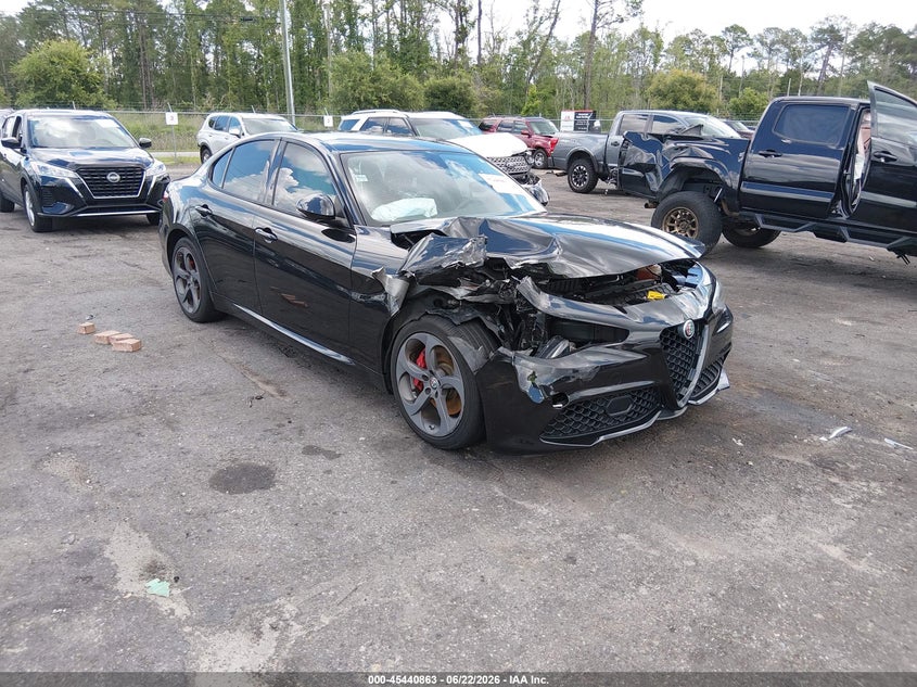2017 Alfa romeo Giulia VIN ZARFAEBNXH7532197 IAAI salvage auction — FRONT END, Salvage Title, sold $2,750 on 2026-08-18 (photo 1)