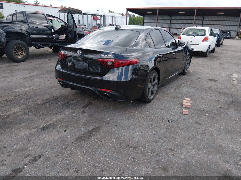 2017 Alfa romeo Giulia VIN ZARFAEBNXH7532197 IAAI salvage auction — FRONT END, Salvage Title, sold $2,750 on 2026-08-18 (photo 4)