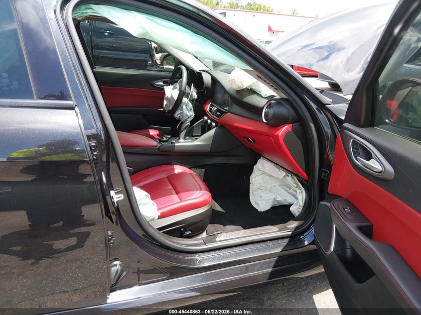 2017 Alfa romeo Giulia VIN ZARFAEBNXH7532197 IAAI salvage auction — FRONT END, Salvage Title, sold $2,750 on 2026-08-18 (photo 5)