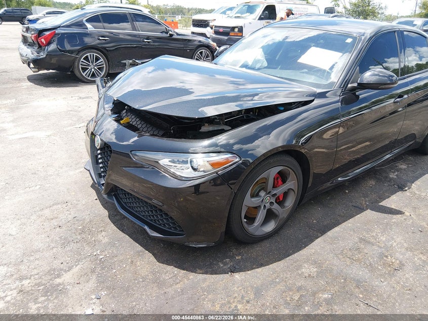 2017 Alfa romeo Giulia VIN ZARFAEBNXH7532197 IAAI salvage auction — FRONT END, Salvage Title, sold $2,750 on 2026-08-18 (photo 6)