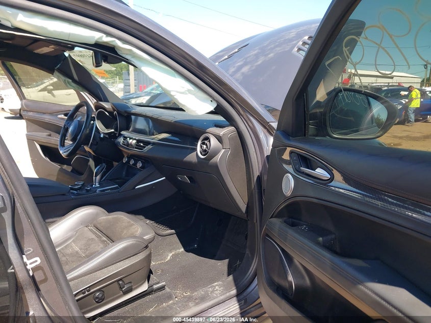 2018 Alfa romeo Stelvio VIN ZASFAKEV5J7C15476 IAAI salvage auction — STORM DAMAGE, Salvage Title, sold $10,600 on 2026-07-28 (photo 5)