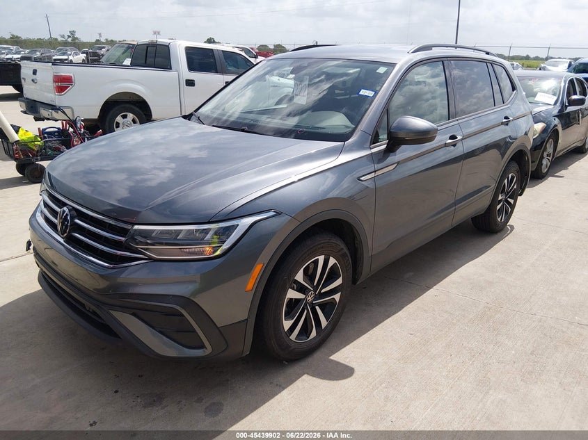 2024 Volkswagen Tiguan VIN 3VVRB7AX9RM036089 IAAI salvage auction — REAR END, Original (Texas), sold $5,500 on 2026-08-14 (photo 2)