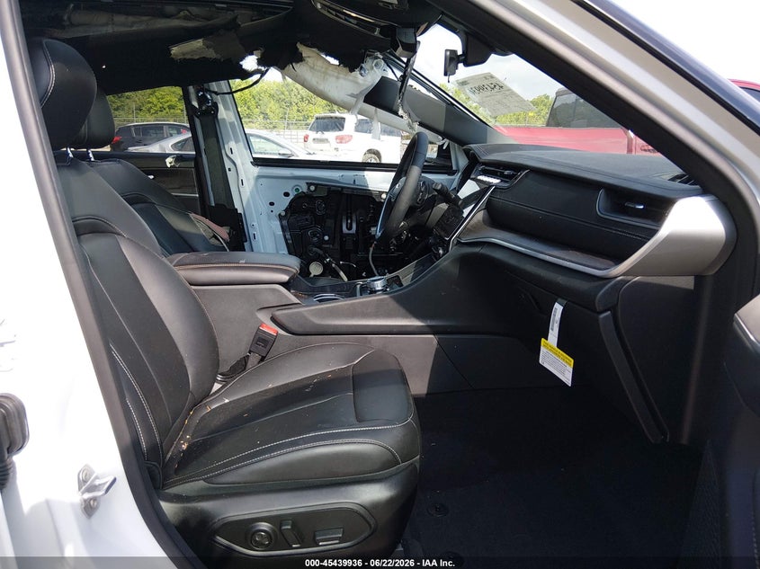 2025 Jeep Grand cherokee VIN 1C4RJHBG2S8794386 IAAI salvage auction — VANDALISM, Wait Title, sold $27,050 on 2026-09-30 (photo 5)