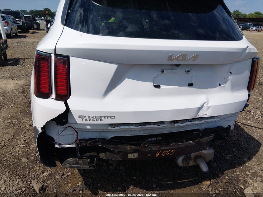 2023 Kia Sorento VIN 5XYRG4LC4PG218575 IAAI salvage auction — RIGHT SIDE, Salvage Title, sold $4,950 on 2026-07-29 (photo 6)