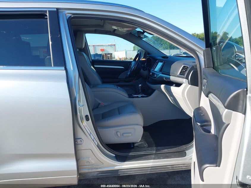 2017 Toyota Highlander VIN 5TDJZRFH6HS481652 IAAI salvage auction — FRONT END, Salvage Title, sold $6,200 on 2026-07-29 (photo 5)