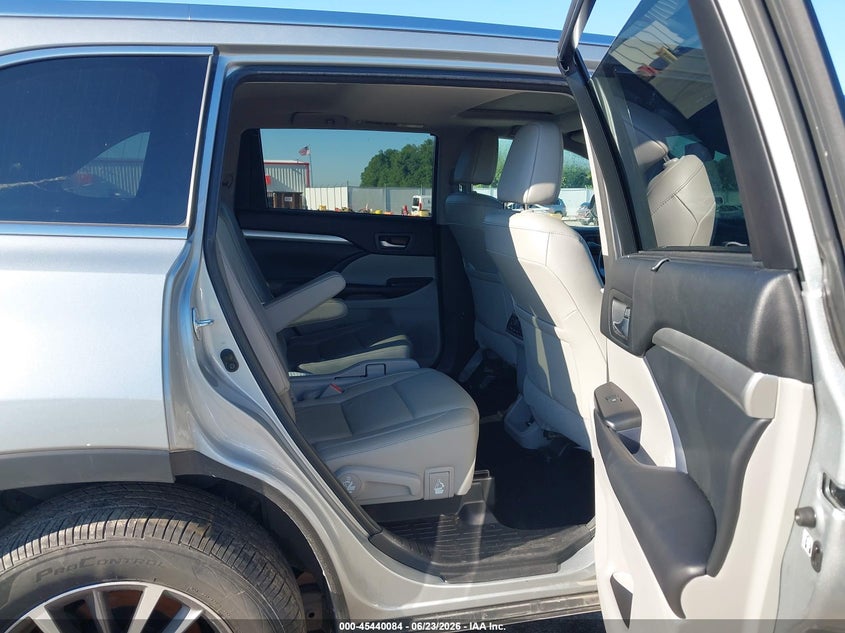 2017 Toyota Highlander VIN 5TDJZRFH6HS481652 IAAI salvage auction — FRONT END, Salvage Title, sold $6,200 on 2026-07-29 (photo 8)