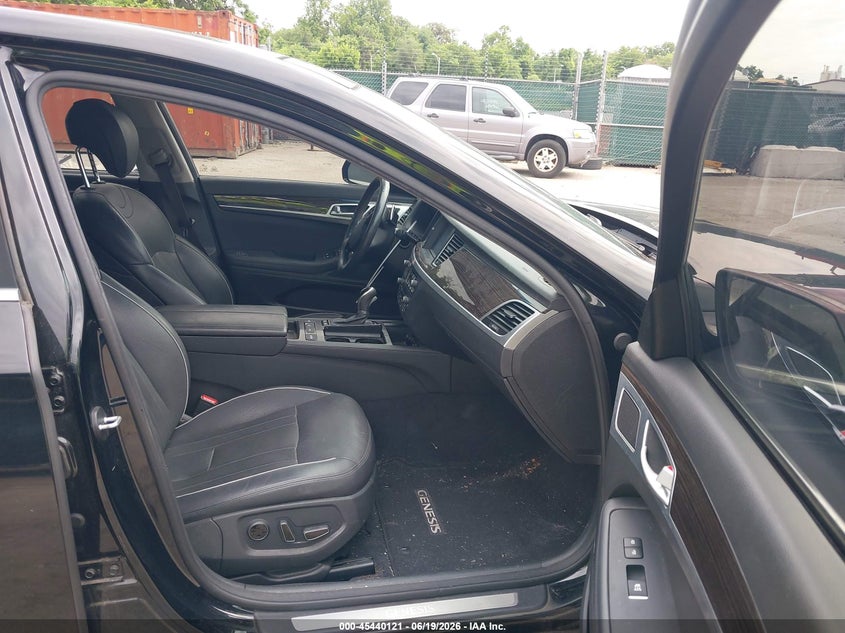 2015 Hyundai Genesis VIN KMHGN4JE2FU016957 IAAI salvage auction — NORMAL WEAR, Clear (Maryland), sold $2,275 on 2026-07-23 (photo 5)