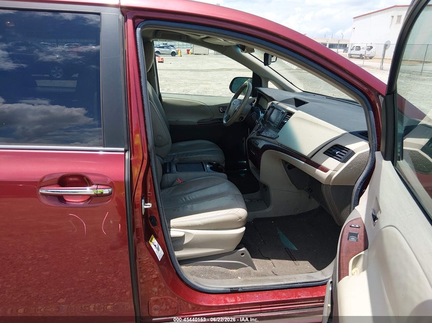 2011 Toyota Sienna VIN 5TDYK3DC8BS006812 IAAI salvage auction — FRONT END, Salvage (Georgia), sold $1,250 on 2026-07-29 (photo 5)
