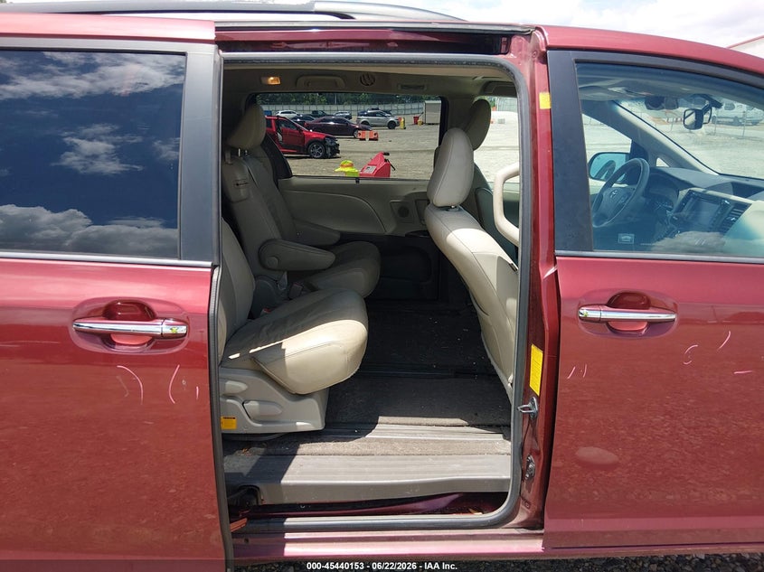 2011 Toyota Sienna VIN 5TDYK3DC8BS006812 IAAI salvage auction — FRONT END, Salvage (Georgia), sold $1,250 on 2026-07-29 (photo 8)