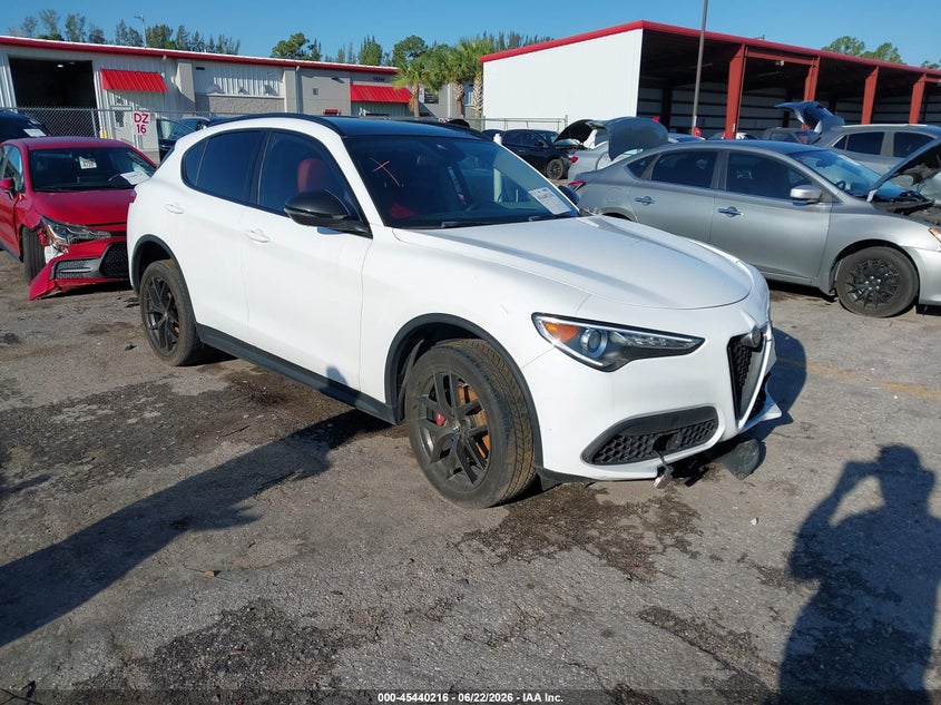 2020 Alfa romeo Stelvio VIN ZASPAJAN7L7C86315 IAAI salvage auction — LEFT SIDE, Salvage Title, sold $2,800 on 2026-07-27 (photo 1)