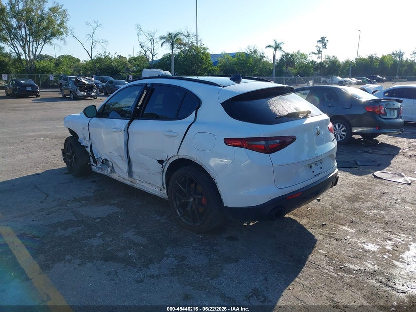 2020 Alfa romeo Stelvio VIN ZASPAJAN7L7C86315 IAAI salvage auction — LEFT SIDE, Salvage Title, sold $2,800 on 2026-07-27 (photo 3)