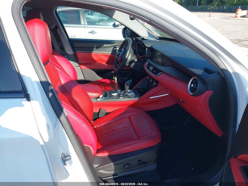 2020 Alfa romeo Stelvio VIN ZASPAJAN7L7C86315 IAAI salvage auction — LEFT SIDE, Salvage Title, sold $2,800 on 2026-07-27 (photo 5)