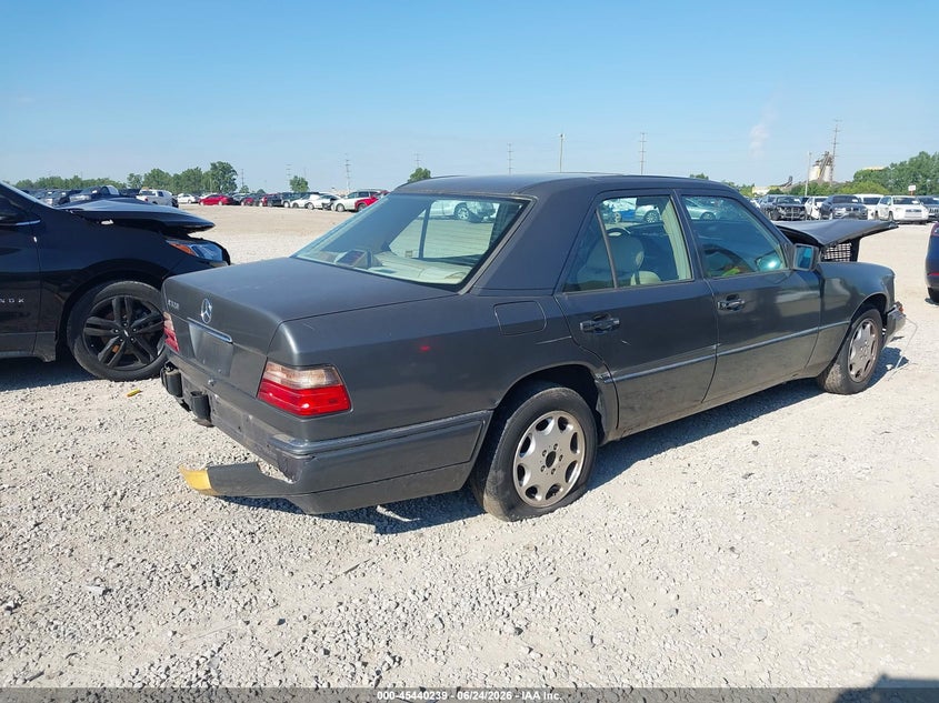 1995 Mercedes-benz E-klasse VIN WDBEA32E8SC205241 IAAI salvage auction — FRONT END, Salvage (Ohio), sold $475 on 2026-07-29 (photo 4)