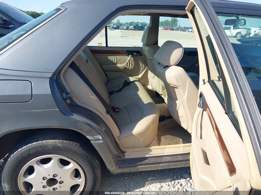 1995 Mercedes-benz E-klasse VIN WDBEA32E8SC205241 IAAI salvage auction — FRONT END, Salvage (Ohio), sold $475 on 2026-07-29 (photo 8)