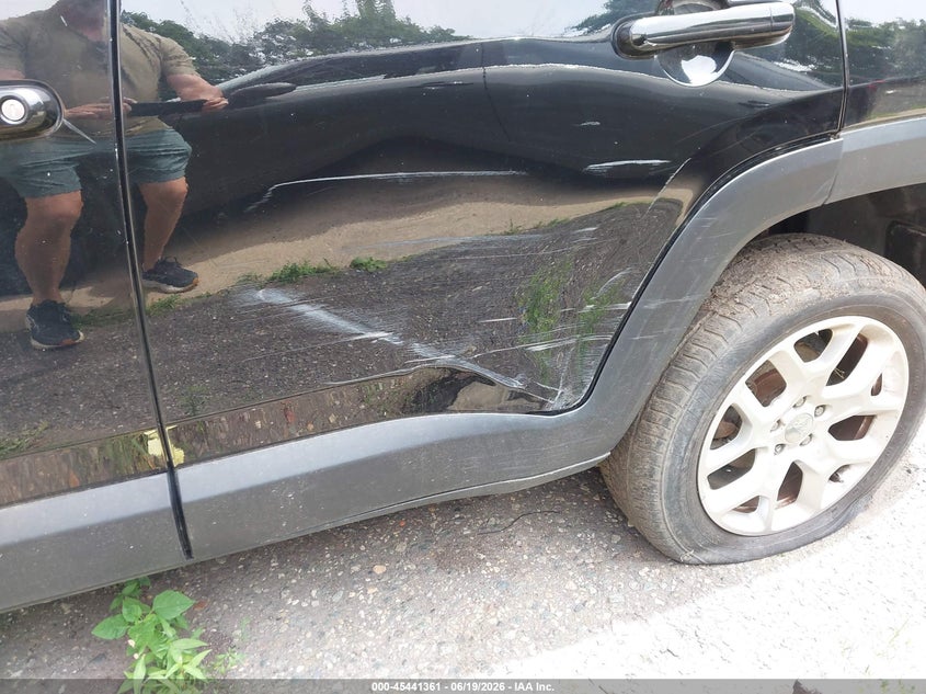 2017 Jeep Renegade VIN ZACCJBBB6HPG09183 IAAI salvage auction — LEFT SIDE, Clear (Indiana), sold $2,975 on 2026-07-20 (photo 6)