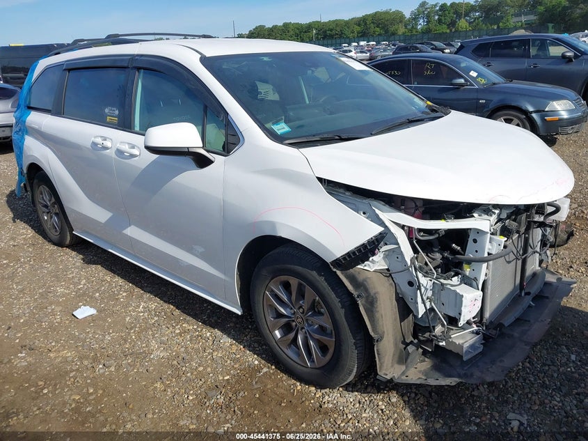 2025 Toyota Sienna VIN 5TDKSKFC6SS220467 — IAAI salvage auction photo