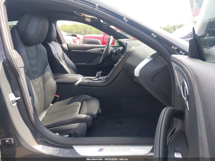 2023 BMW 8er VIN WBAGV8C00PCK75206 IAAI salvage auction — REAR END, Salvage Title, sold $24,900 on 2026-07-31 (photo 5)