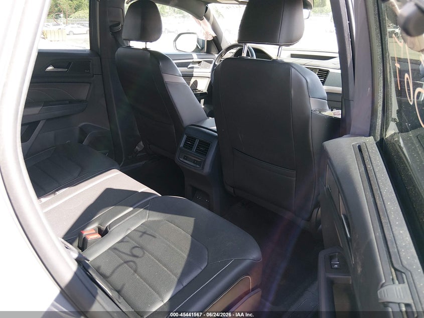 2021 Volkswagen Atlas cross sport VIN 1V2TC2CA4MC215517 IAAI salvage auction — SIDE, Salvage Title, sold $5,400 on 2026-07-31 (photo 8)