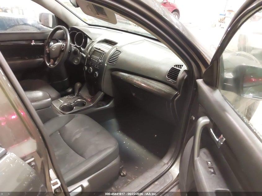 2011 Kia Sorento VIN 5XYKT3A1XBG106137 IAAI salvage auction — LEFT & RIGHT, Mv-907A (New York), sold $975 on 2026-07-21 (photo 5)