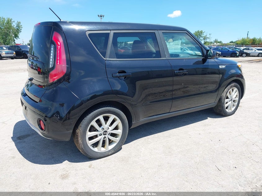 2017 Kia Soul VIN KNDJP3A55H7418598 IAAI salvage auction — NORMAL WEAR, Clear (Illinois), sold $500 on 2026-07-29 (photo 4)