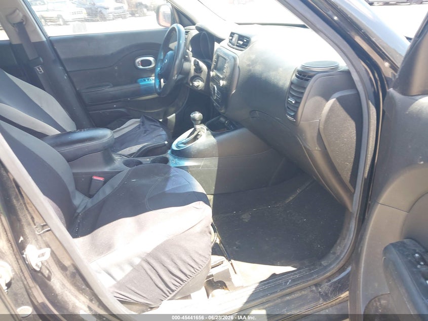 2017 Kia Soul VIN KNDJP3A55H7418598 IAAI salvage auction — NORMAL WEAR, Clear (Illinois), sold $500 on 2026-07-29 (photo 5)