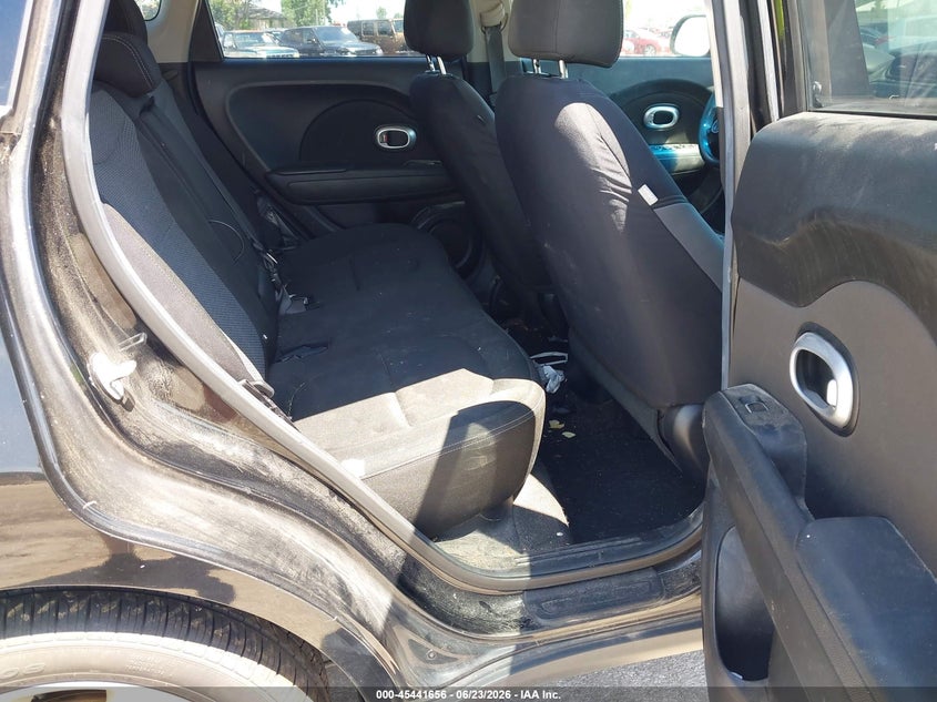 2017 Kia Soul VIN KNDJP3A55H7418598 IAAI salvage auction — NORMAL WEAR, Clear (Illinois), sold $500 on 2026-07-29 (photo 8)