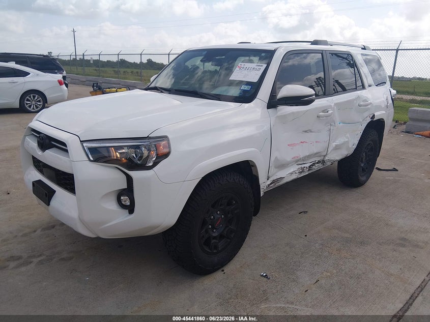 2022 Toyota 4runner VIN JTEFU5JR1N5256940 IAAI salvage auction — SIDE, Salvage Title, sold $20,150 on 2026-08-21 (photo 2)