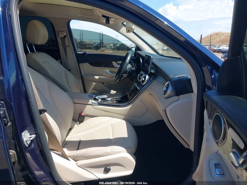 2016 Mercedes-benz Glc VIN WDC0G4KB5GF065218 IAAI salvage auction — NORMAL WEAR, Clear - Dealer Only (California), sold $5,025 on 2026-07-08 (photo 5)