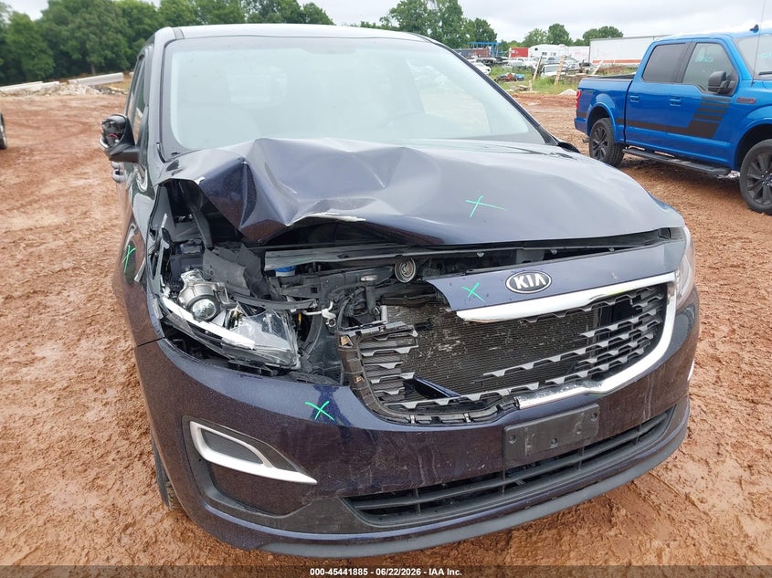 2020 Kia SEDONA VIN KNDMB5C18L6610355 IAAI salvage auction — RIGHT FRONT, Salvage (Missouri), sold $2,075 on 2026-07-27 (photo 6)