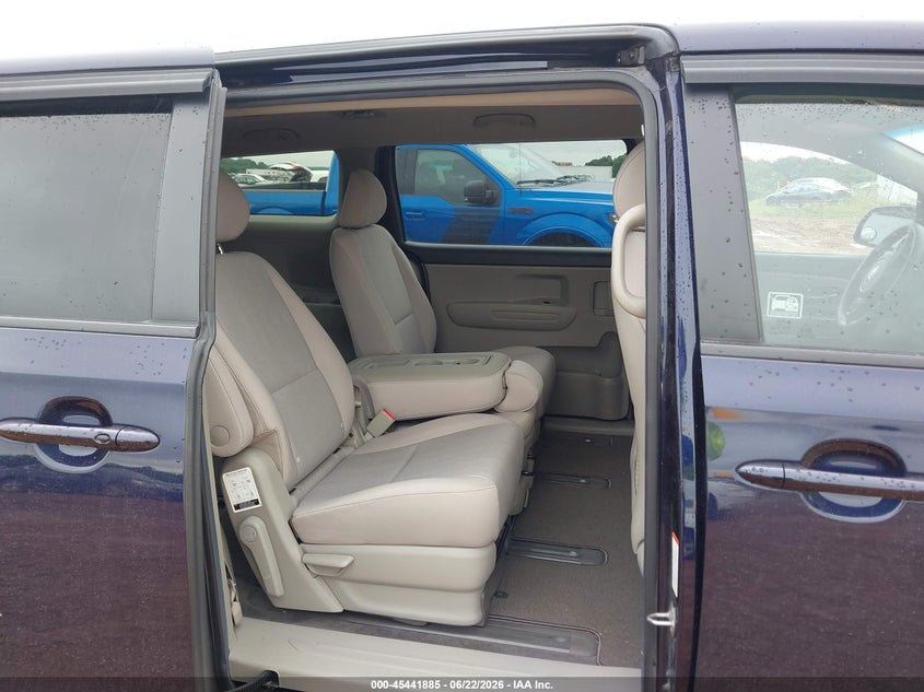 2020 Kia SEDONA VIN KNDMB5C18L6610355 IAAI salvage auction — RIGHT FRONT, Salvage (Missouri), sold $2,075 on 2026-07-27 (photo 8)