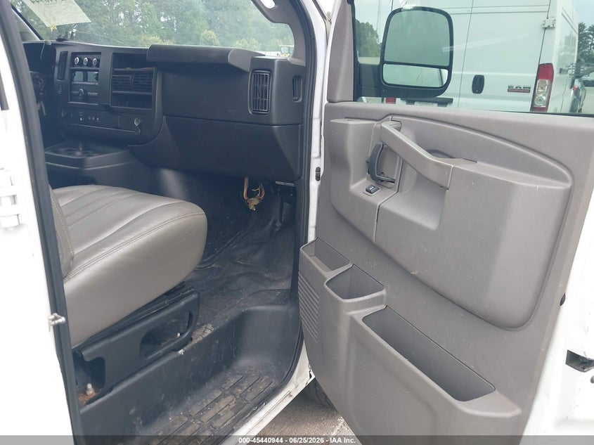 2021 Chevrolet Express VIN 1GCZGGF72M1157397 IAAI salvage auction — REPOSSESSION, Salvage Title, sold $7,200 on 2026-07-21 (photo 5)