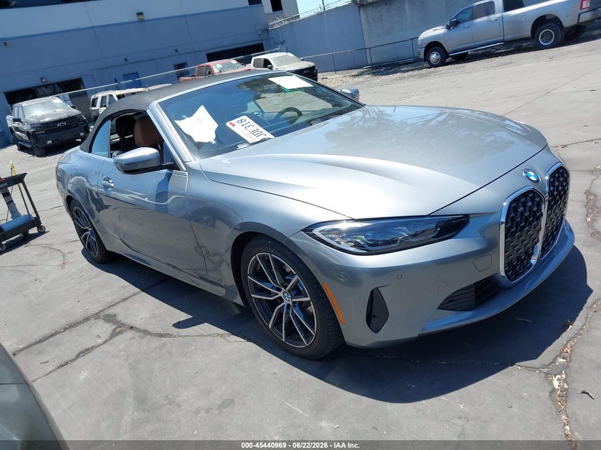 2024 BMW 4er VIN WBA23AT01RCP24614 IAAI salvage auction — SIDE, Salvage Title, sold $19,000 on 2026-08-05 (photo 1)