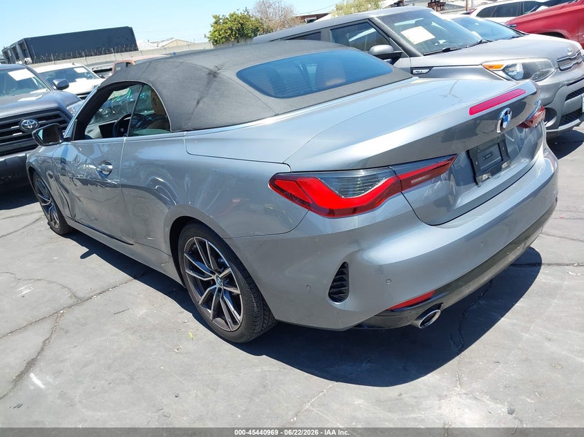 2024 BMW 4er VIN WBA23AT01RCP24614 IAAI salvage auction — SIDE, Salvage Title, sold $19,000 on 2026-08-05 (photo 3)