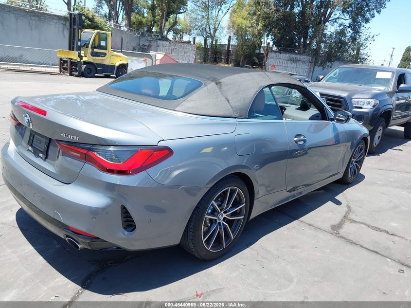 2024 BMW 4er VIN WBA23AT01RCP24614 IAAI salvage auction — SIDE, Salvage Title, sold $19,000 on 2026-08-05 (photo 4)
