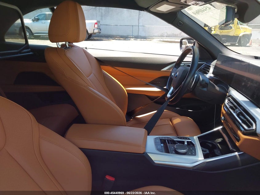 2024 BMW 4er VIN WBA23AT01RCP24614 IAAI salvage auction — SIDE, Salvage Title, sold $19,000 on 2026-08-05 (photo 5)