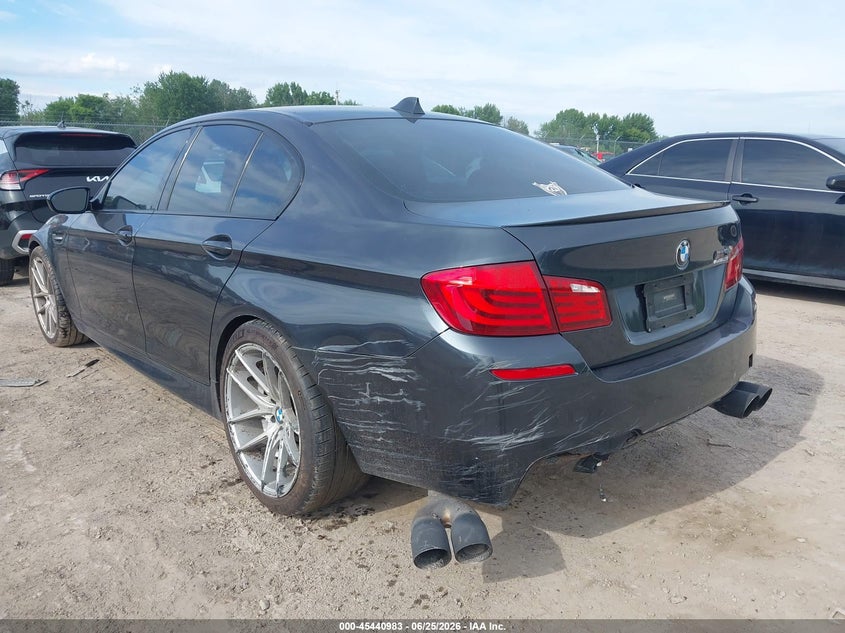 2013 BMW M5 VIN WBSFV9C56DC773964 IAAI salvage auction — REAR END, Salvage Title, sold $5,200 on 2026-07-12 (photo 3)