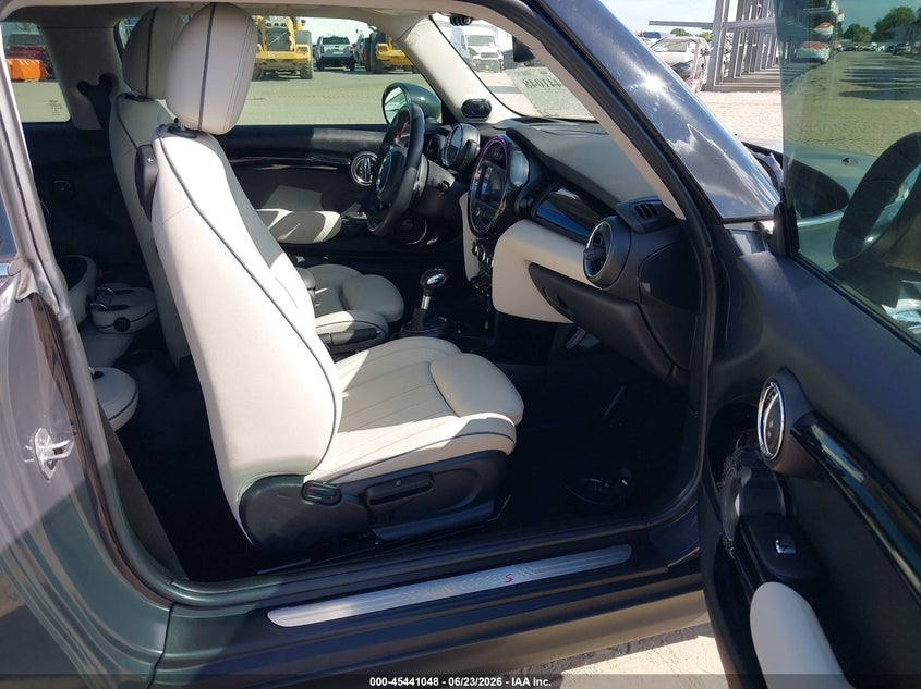 2019 Mini Hard top VIN WMWXP7C52K2A52604 IAAI salvage auction — LEFT FRONT, Salvage Title, sold $1,050 on 2026-07-28 (photo 5)