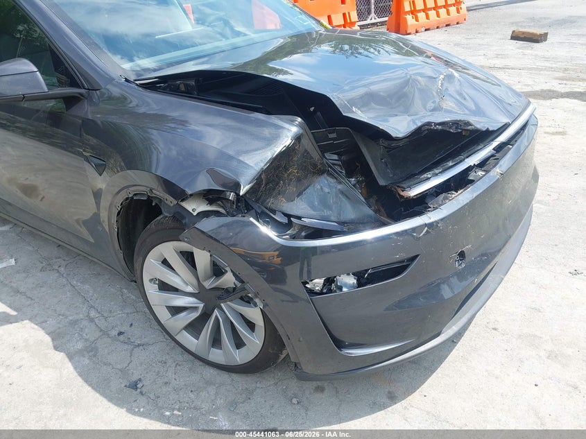 2026 Tesla Model y VIN 7SAYGDEE8TF446612 IAAI salvage auction — FRONT END, Salvage Title, sold $25,200 on 2026-08-27 (photo 6)