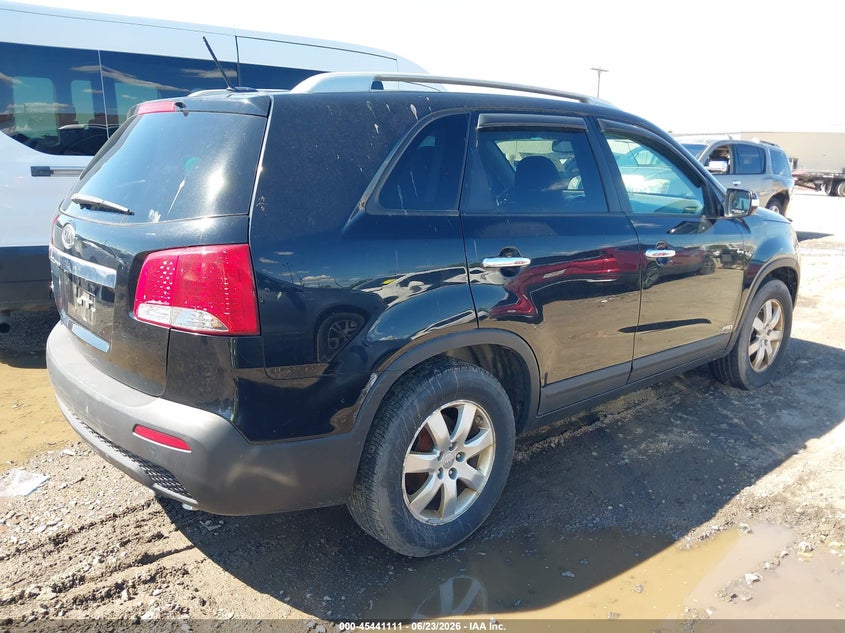 2013 Kia Sorento VIN 5XYKTCA69DG325508 IAAI salvage auction — NORMAL WEAR, Clear (New York), sold $750 on 2026-07-15 (photo 4)