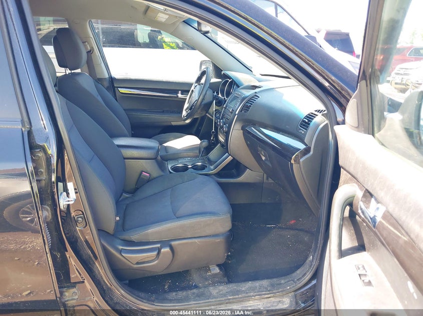 2013 Kia Sorento VIN 5XYKTCA69DG325508 IAAI salvage auction — NORMAL WEAR, Clear (New York), sold $750 on 2026-07-15 (photo 5)