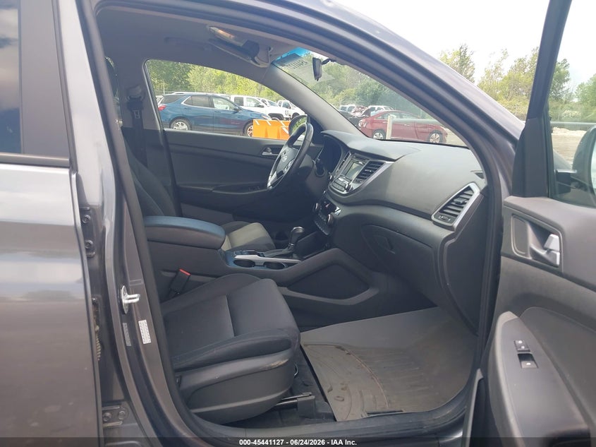 2017 Hyundai Tucson VIN KM8J3CA28HU293806 IAAI salvage auction — HAIL, Clear (Wisconsin), sold $5,650 on 2026-07-16 (photo 5)