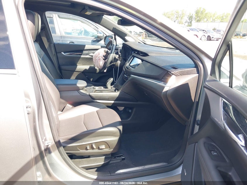 2023 Cadillac Xt5 VIN 1GYKNDR49PZ107930 IAAI salvage auction — RIGHT FRONT, Salvage Title, sold $7,300 on 2026-07-29 (photo 5)