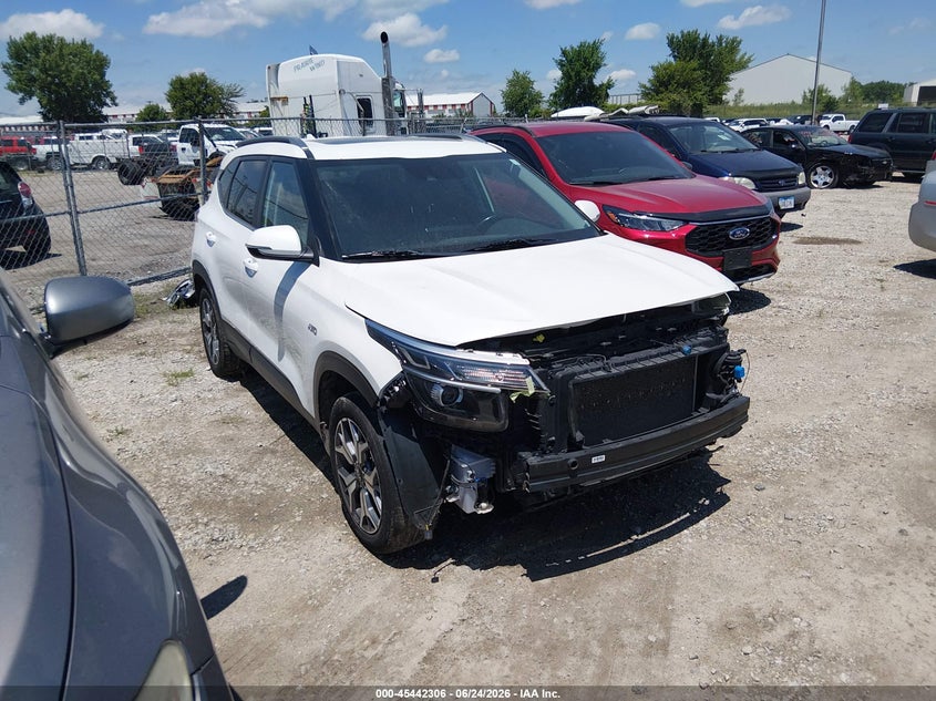 2021 Kia Seltos VIN KNDERCAA4M7118005 IAAI salvage auction — FRONT END, Salvage Title, sold $4,550 on 2026-07-27 (photo 1)