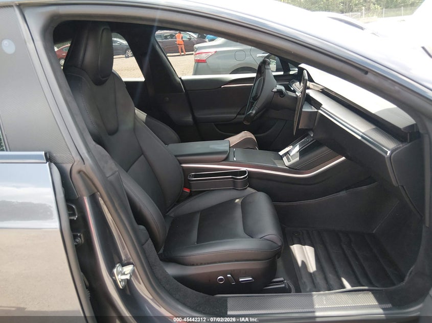 2022 Tesla Model s VIN 5YJSA1E5XNF484283 IAAI salvage auction — REAR END, Salvage Title, sold $17,600 on 2026-08-27 (photo 5)