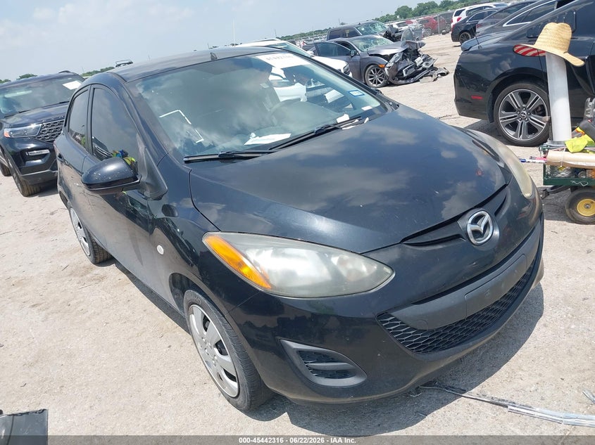 2013 Mazda 2 VIN JM1DE1KYXD0170240 IAAI salvage auction — SIDE, Salvage Title, sold $925 on 2026-07-13 (photo 1)