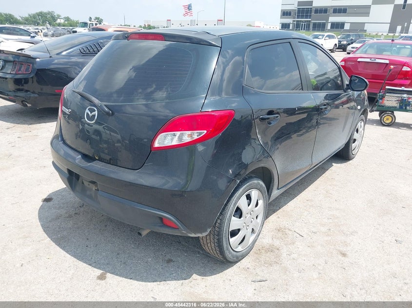 2013 Mazda 2 VIN JM1DE1KYXD0170240 IAAI salvage auction — SIDE, Salvage Title, sold $925 on 2026-07-13 (photo 4)